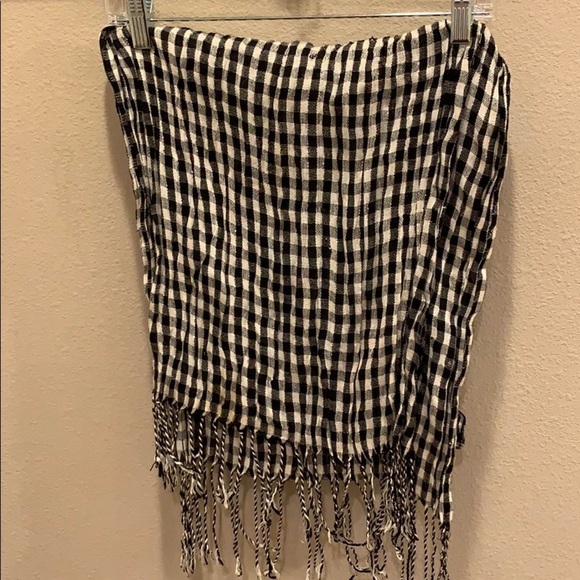 Accessories - Black and white scarf